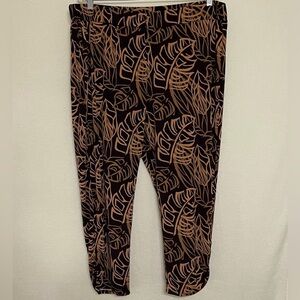 Chico’s Easywear Leaf Print Pull-On Ankle Pants Size 3 (XL)